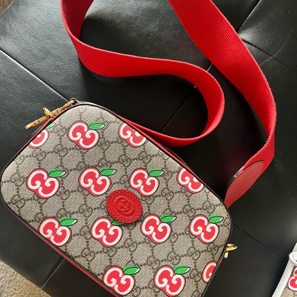 Authentic Gucci cherry purse.Excellent condition.Worn 3X.Very clean.Like New